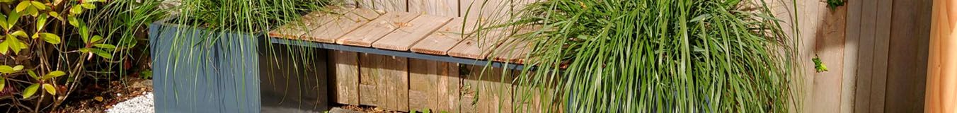 Jardinière en acier thermolaqué avec banc Jardinière en acier thermolaqué avec banc