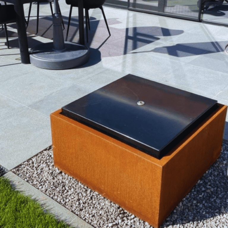 Caractéristique de l'eau en acier corten 800x800x400