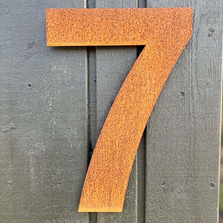 Maison en acier corten numéro 7 - 30 cm