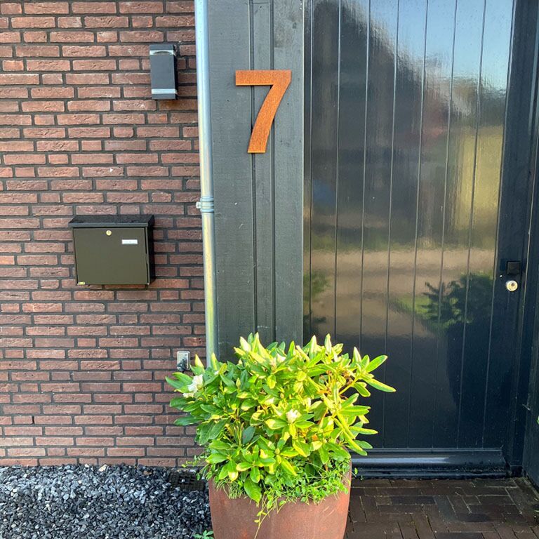 Maison en acier corten numéro 7 - 30 cm