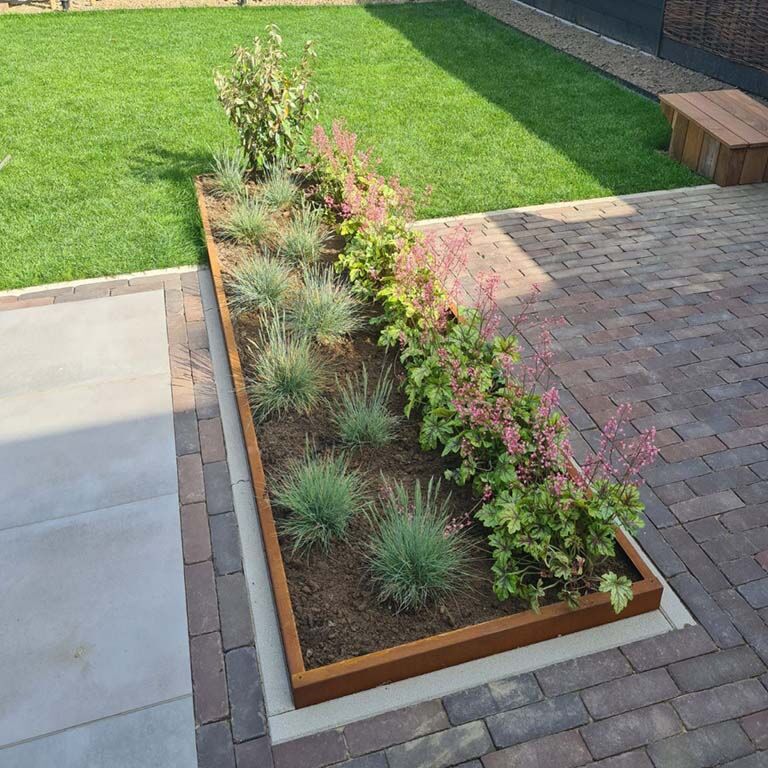 Bordure en acier corten à bord replié 12 cm kit complet pour 15 mètres