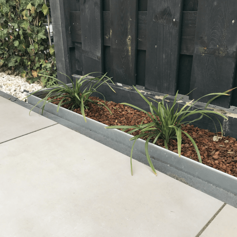 Bordure en acier galvanisé à bord aplati 130mm kit complet pour 15 mètres
