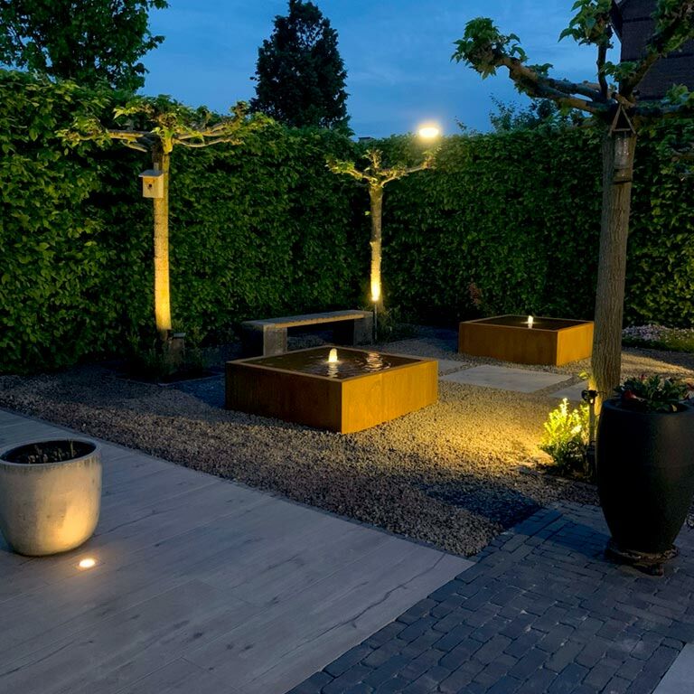 Table d'eau en acier corten 120 x 120 x 40 cm