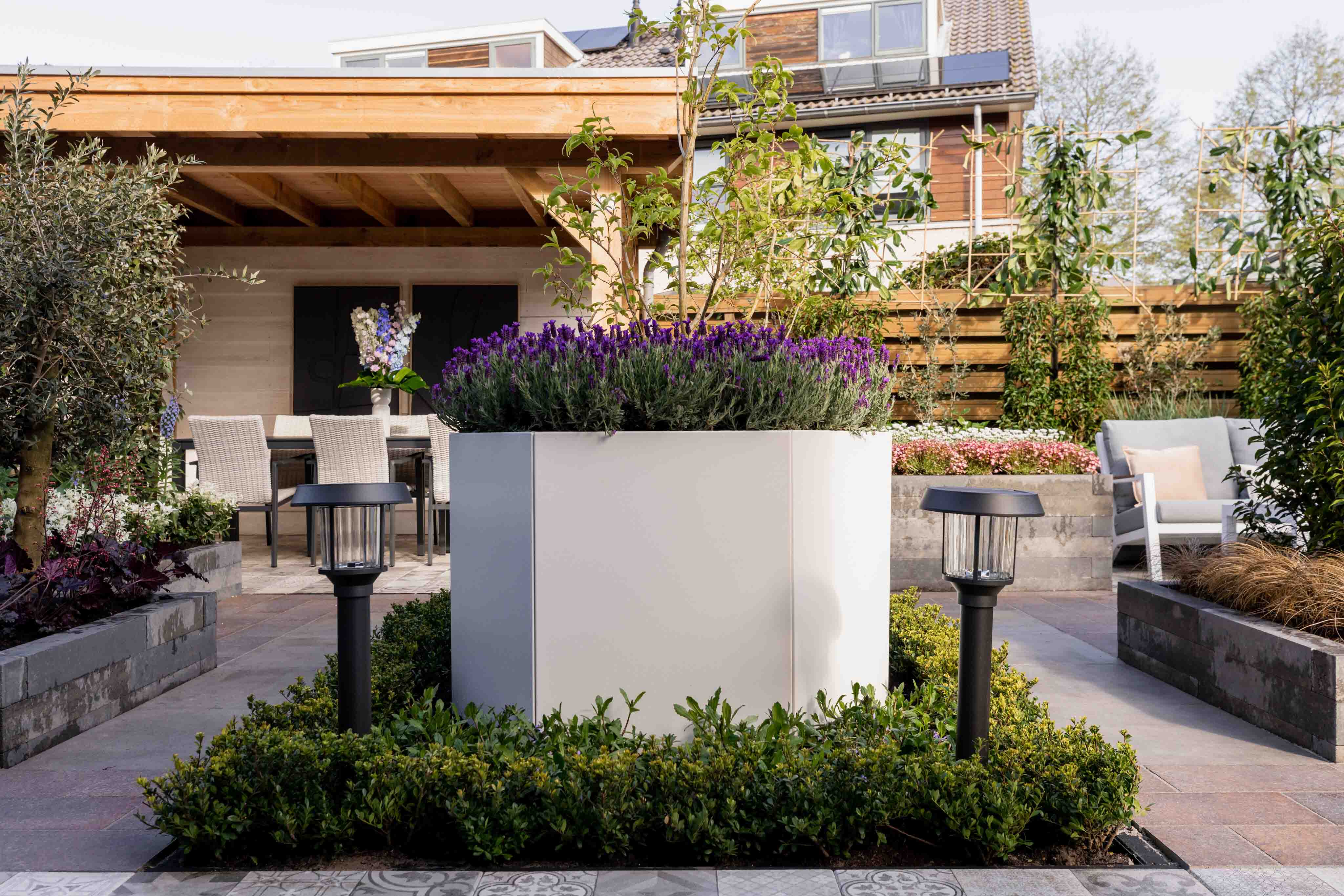 Inspiration jardin : grandes jardinières pour l'extérieur